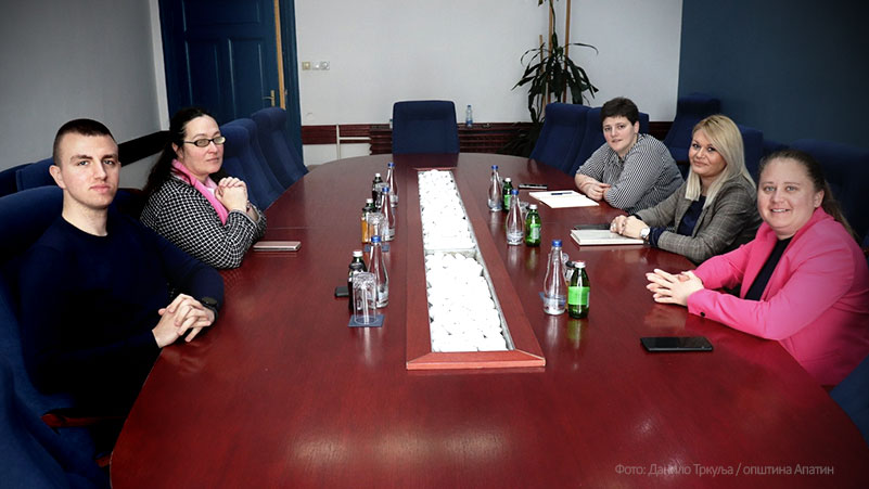 Dragana Ćorić sa saradnikom Vasilijem Zorićem na sastanku sa predstavnicima opštine Apatin